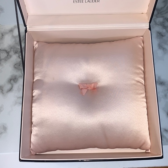 Estée Lauder Black Patent Jewelry Box with Satin Pillow & Modern Muse - Picture 6 of 15